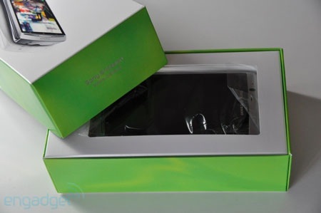 Đập hộp “siêu phẩm” Sony Ericsson Xperia Arc - 2