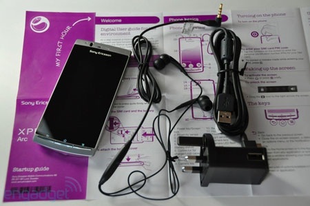 Đập hộp “siêu phẩm” Sony Ericsson Xperia Arc - 7