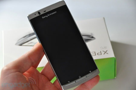 Đập hộp “siêu phẩm” Sony Ericsson Xperia Arc - 9