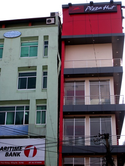 Toàn cảnh ngôi nhà 5 tầng trước và sau khi sập - 2 Toàn cảnh ngôi nhà 5 tầng trước và sau khi sập - 2