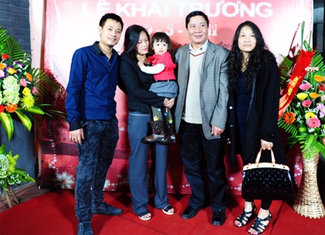 Tác giả “Nồng nàn Hà Nội” khoe con gái cưng - 4