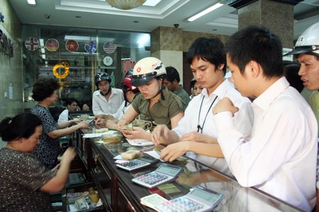 Chợ USD “âm thầm” hoạt động trở lại - 1 Chợ USD “âm thầm” hoạt động trở lại - 1