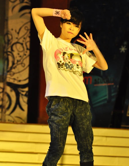 Cận cảnh vũ điệu nóng bỏng của nữ sinh Phương Đông - 5