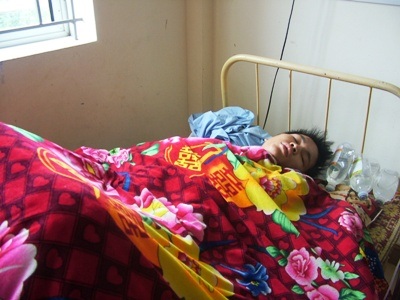 Mâu thuẫn trong lễ đầy tháng, chú đâm cháu trọng thương - 1