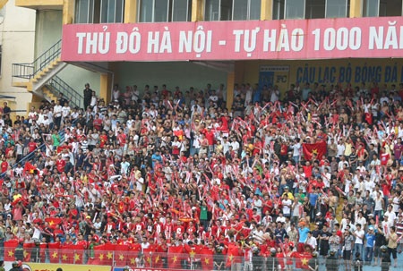 Sân Hàng Đẫy in vé giá “khủng” tiếp khán giả Hải Phòng - 2 Sân Hàng Đẫy in vé giá “khủng” tiếp khán giả Hải Phòng - 2
