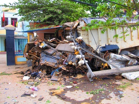 Xe ben không người lái gây tai nạn liên hoàn - 2