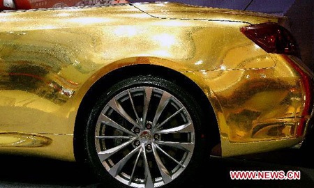 "Ngất ngây" trước chiếc xe hơi dát vàng ở Trung Quốc - 5