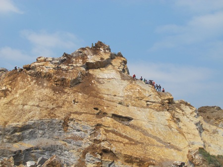 Tìm thấy 12 thi thể trong vụ sập mỏ đá - 1