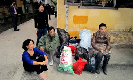 Thoát thân như... phim trong vụ sập nhà 5 tầng - 2 Thoát thân như... phim trong vụ sập nhà 5 tầng - 2