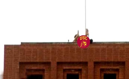 SV Mỹ to gan làm “chuyện ấy” trên nóc trường ĐH - 2 SV Mỹ to gan làm “chuyện ấy” trên nóc trường ĐH - 2