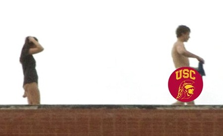 SV Mỹ to gan làm “chuyện ấy” trên nóc trường ĐH - 4 SV Mỹ to gan làm “chuyện ấy” trên nóc trường ĐH - 4