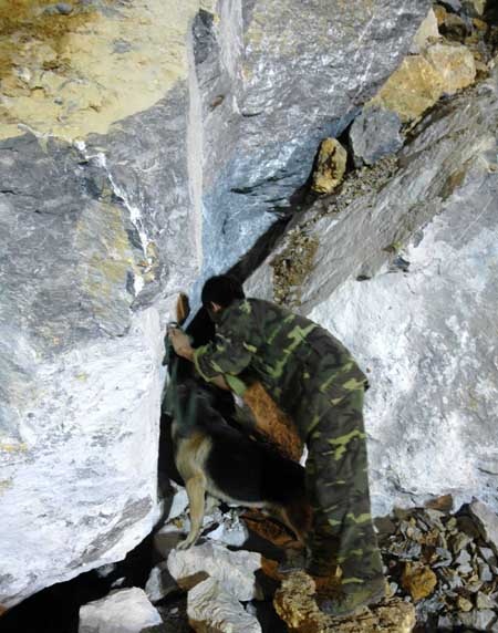 Đã tìm thấy nạn nhân thứ 17 vụ sập mỏ đá Lèn Cờ - 1