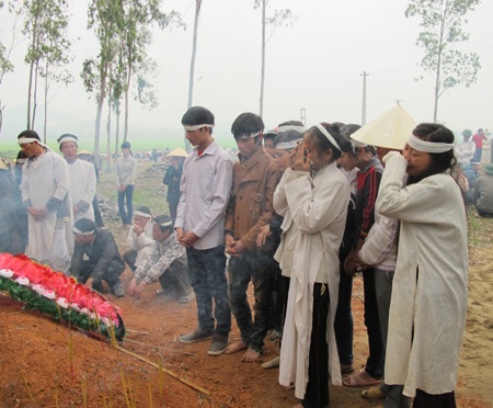 Đã tìm thấy nạn nhân thứ 17 vụ sập mỏ đá Lèn Cờ - 10