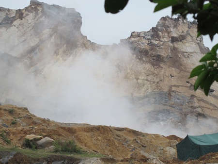 Đã tìm thấy nạn nhân thứ 17 vụ sập mỏ đá Lèn Cờ - 7