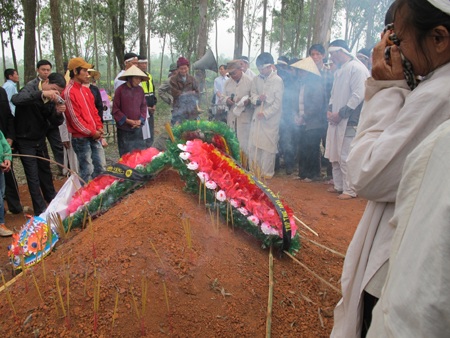 Đã tìm thấy nạn nhân thứ 17 vụ sập mỏ đá Lèn Cờ - 8