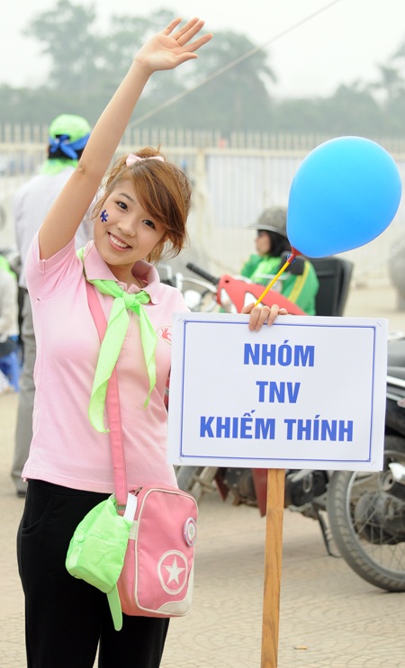 Hoài Anh Mango dễ thương bên các em nhỏ - 3 Hoài Anh Mango dễ thương bên các em nhỏ - 3