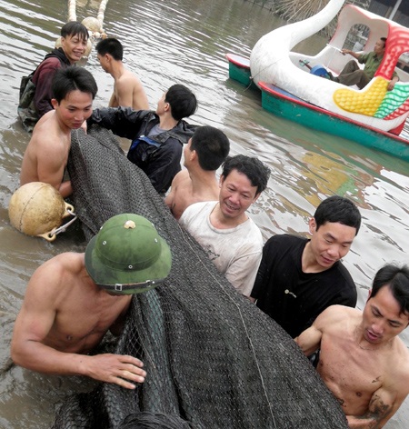 Cận cảnh diễn tập "đưa cụ Rùa vào lồng" - 10