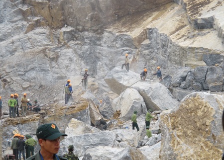 Đã tìm thấy nạn nhân thứ 17 vụ sập mỏ đá Lèn Cờ - 3