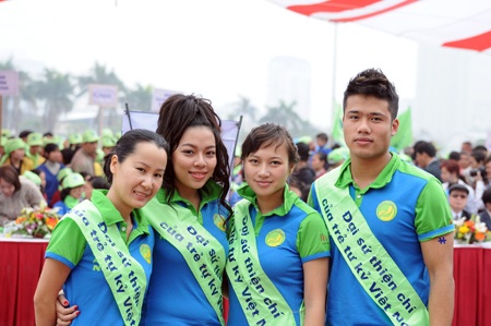 "Cặp đôi" Hà Linh - Ngọc Minh đi bộ vì trẻ tự kỷ - 10