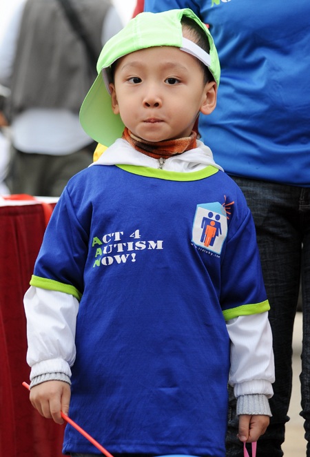 "Cặp đôi" Hà Linh - Ngọc Minh đi bộ vì trẻ tự kỷ - 11