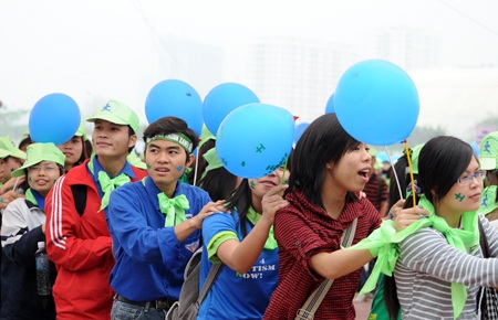 "Cặp đôi" Hà Linh - Ngọc Minh đi bộ vì trẻ tự kỷ - 8