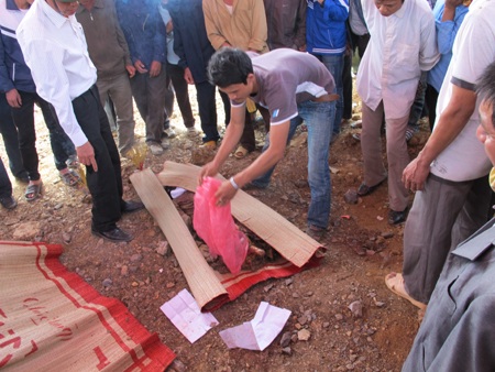 Chuyện ít biết về những người nhặt xác ở Lèn Cờ - 14