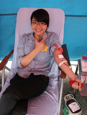 Hàng ngàn sinh viên hưởng ứng “Ngày toàn dân hiến máu tình nguyện” - 1 Hàng ngàn sinh viên hưởng ứng “Ngày toàn dân hiến máu tình nguyện” - 1