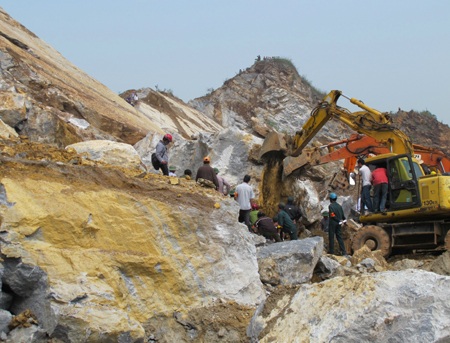 Chuyện ít biết về những người nhặt xác ở Lèn Cờ - 3