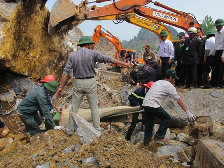 Chuyện ít biết về những người nhặt xác ở Lèn Cờ - 4