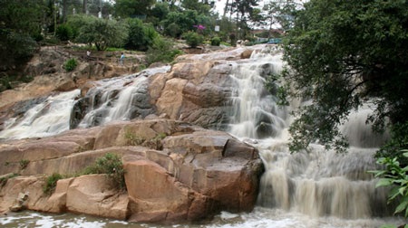 Xả nước “rửa” thác Cam Ly - 1 Xả nước “rửa” thác Cam Ly - 1