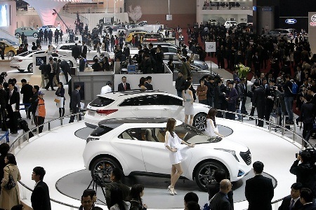 Triển lãm ô tô Seoul 2011 rộn rã khai cuộc - 1