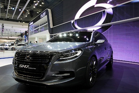 Triển lãm ô tô Seoul 2011 rộn rã khai cuộc - 10