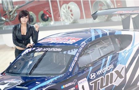 Rạng ngời kiều nữ Seoul Motor Show (1) - 19