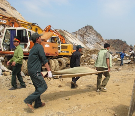 Chuyện ít biết về những người nhặt xác ở Lèn Cờ - 13