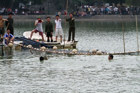 Cụ Rùa đã được an toàn trong bể chữa bệnh - 9