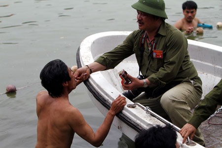 Cụ Rùa đã được an toàn trong bể chữa bệnh - 19