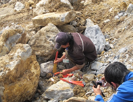 Chuyện ít biết về những người nhặt xác ở Lèn Cờ - 7