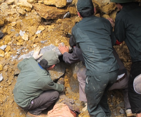 Chuyện ít biết về những người nhặt xác ở Lèn Cờ - 11