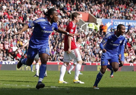 Chelsea hòa thất vọng, Liverpool “trắng tay” - 1