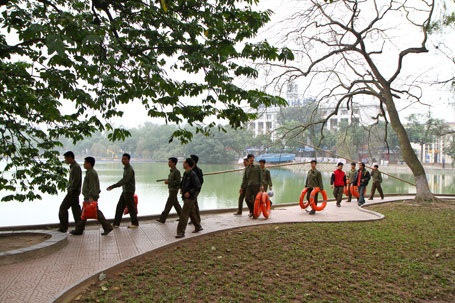 Cụ Rùa đã được an toàn trong bể chữa bệnh - 37