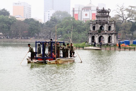 Cụ Rùa đã được an toàn trong bể chữa bệnh - 31