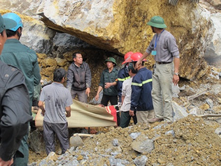 Thi thể thứ 18 đã được đưa ra khỏi đống đổ nát - 1