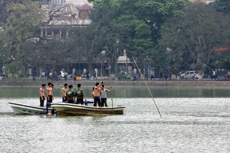 Cụ Rùa đã được an toàn trong bể chữa bệnh - 29