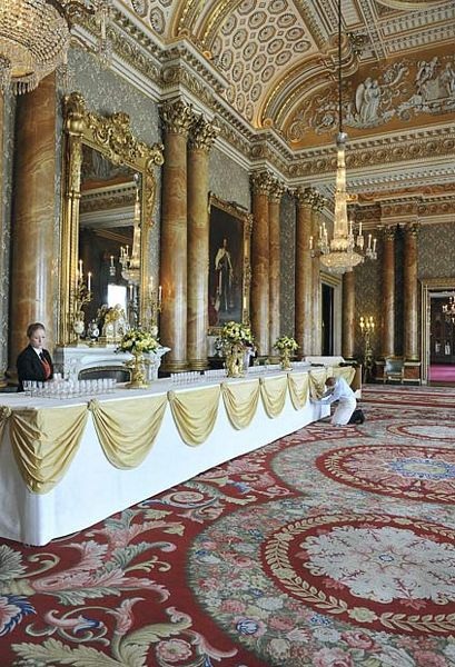 Cung điện Buckingham tất bật chuẩn bị lễ cưới hoàng gia  - 2