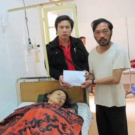 Bạn đọc Dân trí ủng hộ các nạn nhân trong vụ sập Lèn Cờ - 3 Bạn đọc Dân trí ủng hộ các nạn nhân trong vụ sập Lèn Cờ - 3
