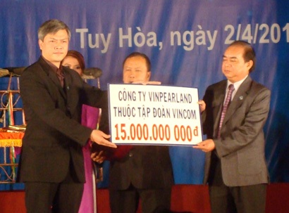 Phú Yên: Tuyên dương 400 HS, SV nghèo vượt khó học giỏi - 1