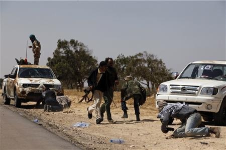 Gadhafi sẵn sàng đàm phán cải cách chính trị với phương Tây - 1