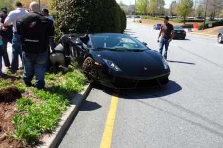 Cua hỏng, siêu xe Gallardo gãy cầu sau - 4