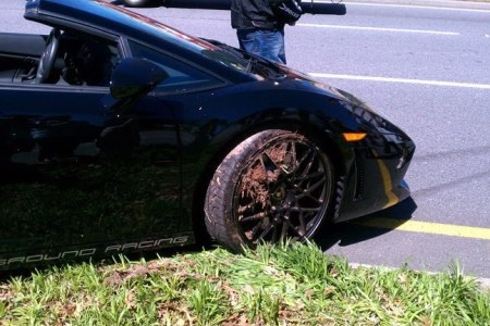 Cua hỏng, siêu xe Gallardo gãy cầu sau - 8