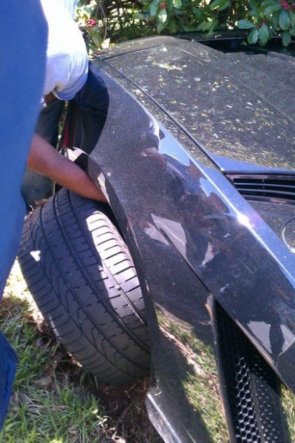 Cua hỏng, siêu xe Gallardo gãy cầu sau - 6